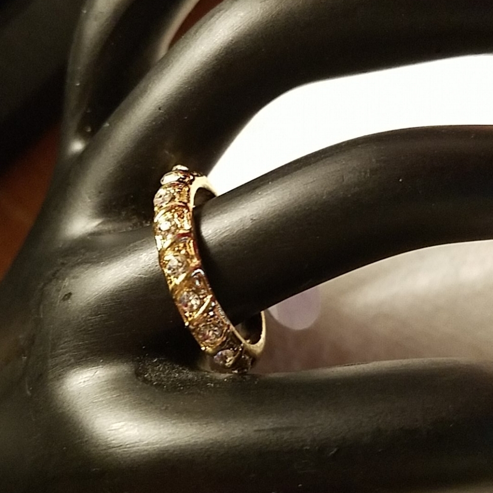 Beautiful Costume Jewelry Ring Size 8.5